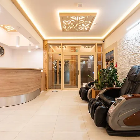 לינה וארוחת בוקר Cannes - Grota Solna, Sauna Finska 4*