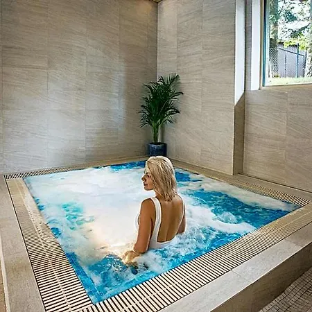 Cannes - Grota Solna, Sauna Finska