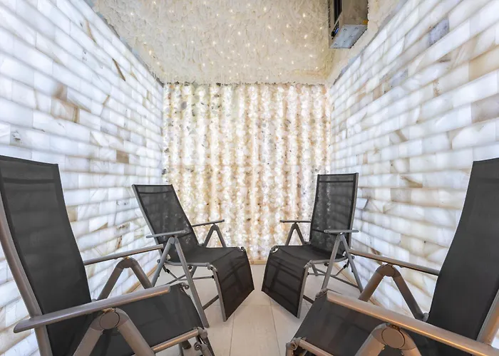 Nocleg ze śniadaniem Cannes - Grota Solna, Sauna Fińska 4*